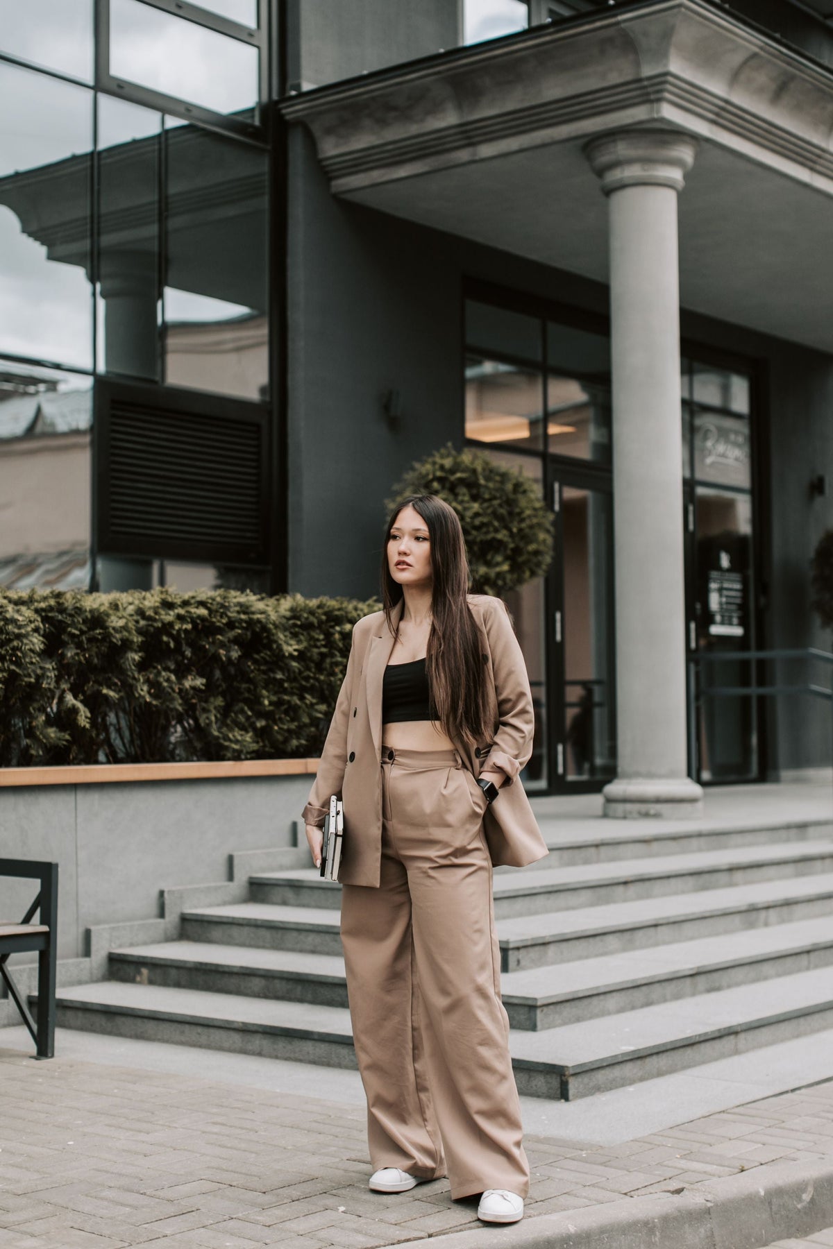 Silhouette business chic pour le MAPIC, Le Shop 17