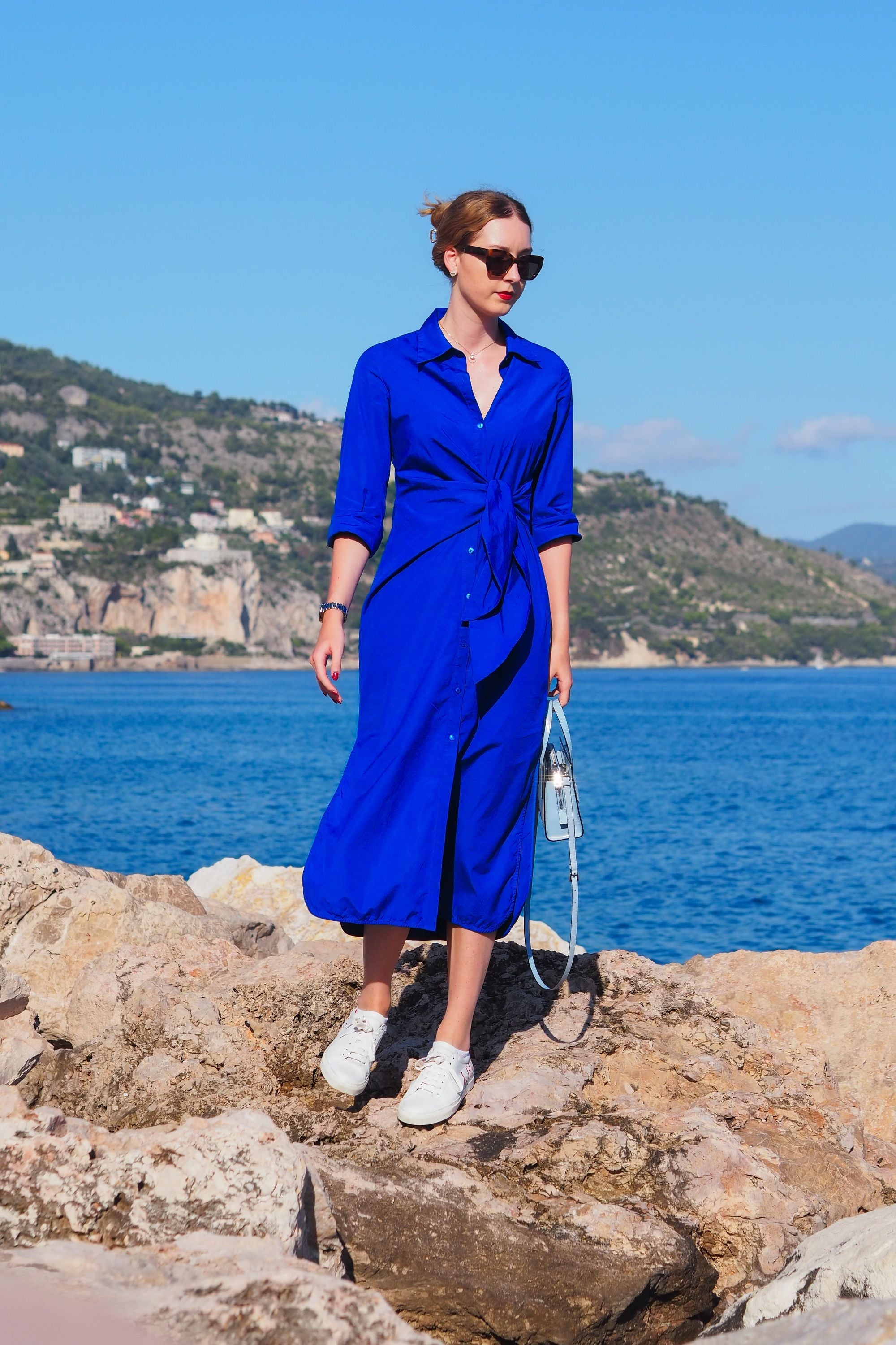 Tenue d'invitée pour un mariage sur la Côte d'Azur