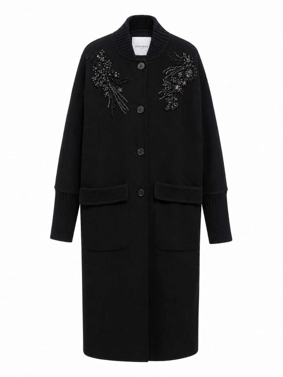 Manteau noir à broderies perlées et col côtelé