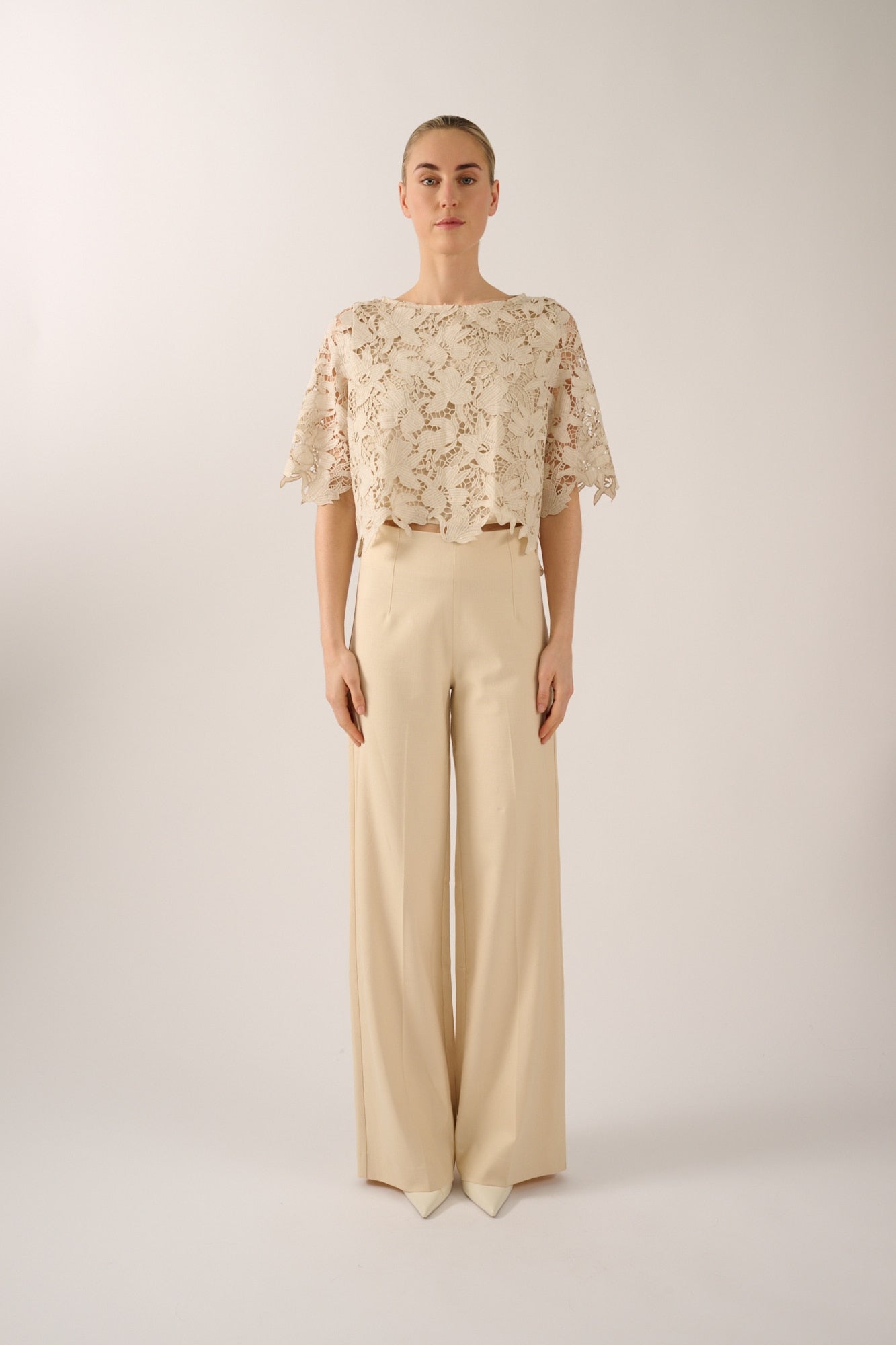 Top Oscar Babs top broderie dentelles ajourées