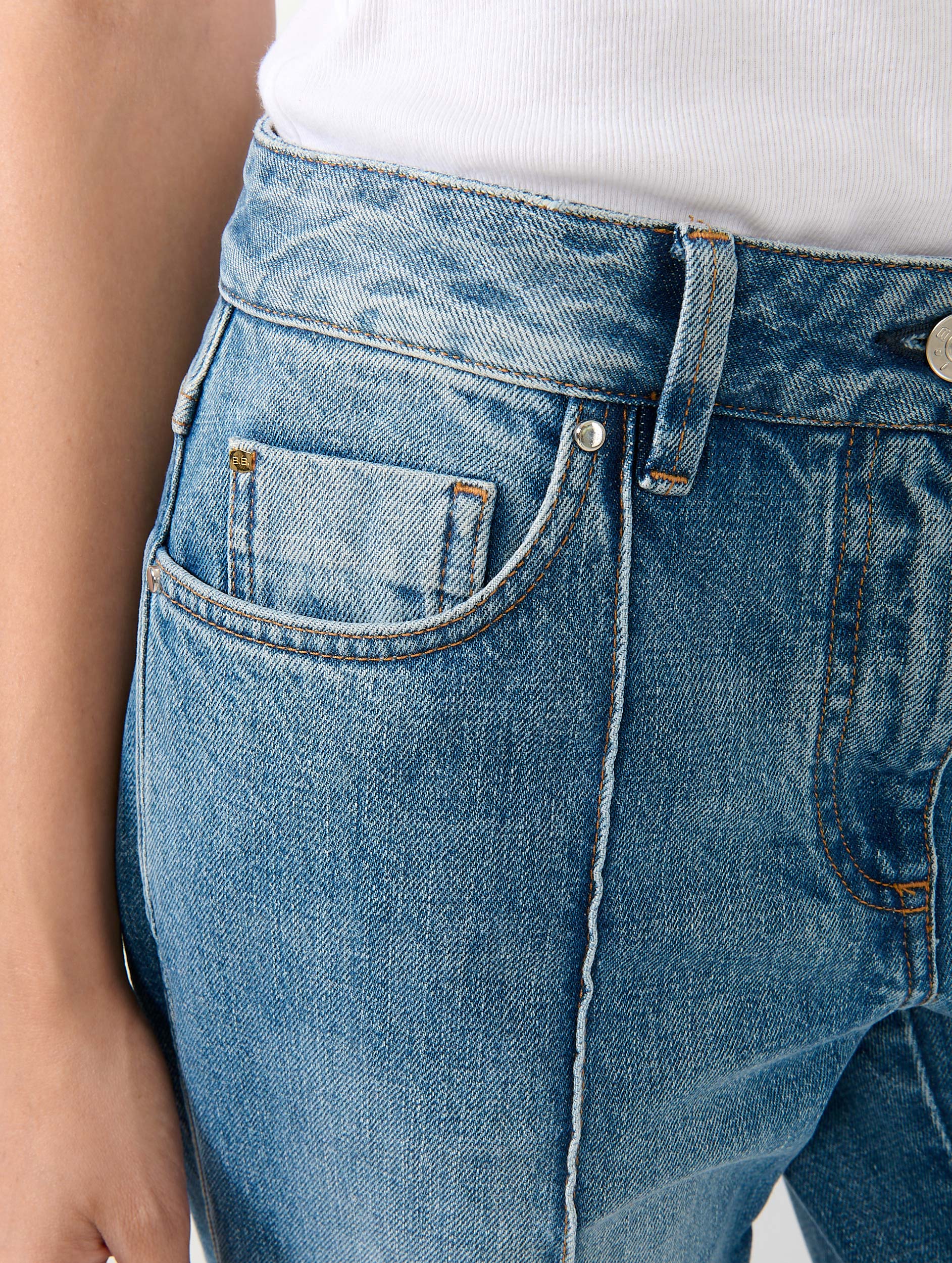 JEAN FLARE EN DENIM BLEU