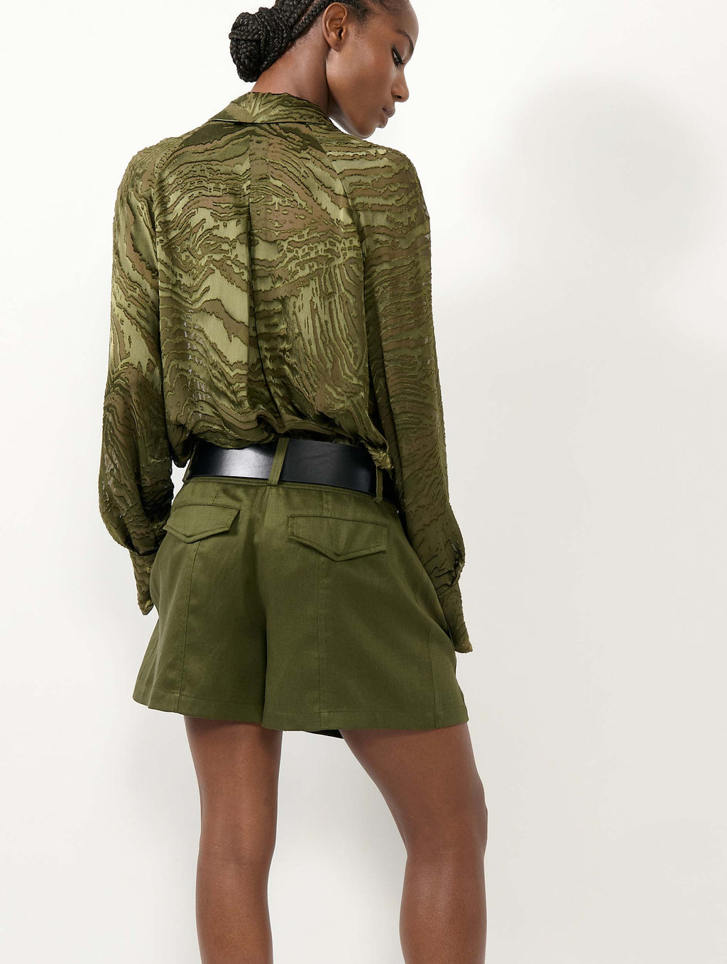 SHORT EN SATIN DE VISCOSE ET LIN KAKI
