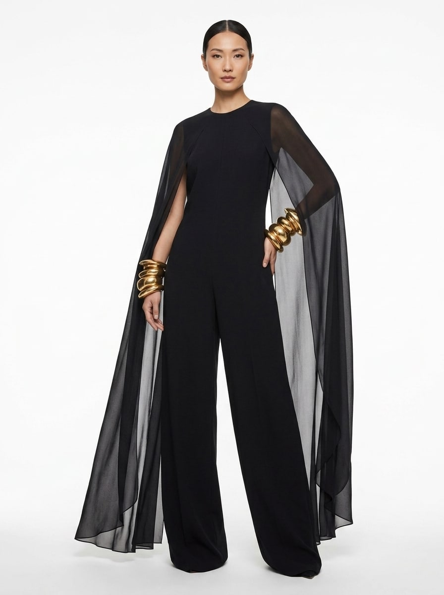 combinaison pantalon large Paris le soir en crèpe satin  et pans-capes en crèpe de Georgette ( manchettes gold à rajouter en parallèle)