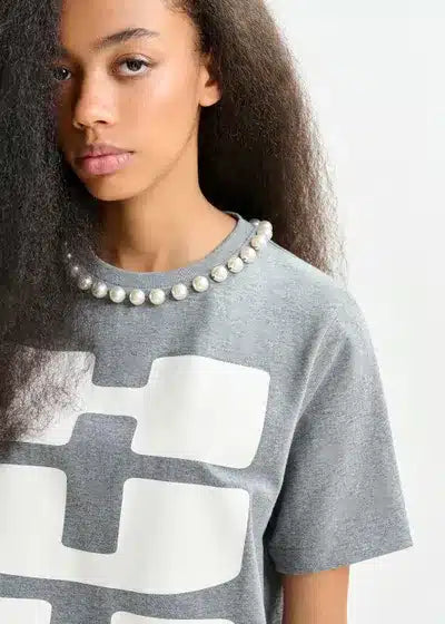 T-shirt en coton gris et blanc avec imprimé « HUH » avec perles