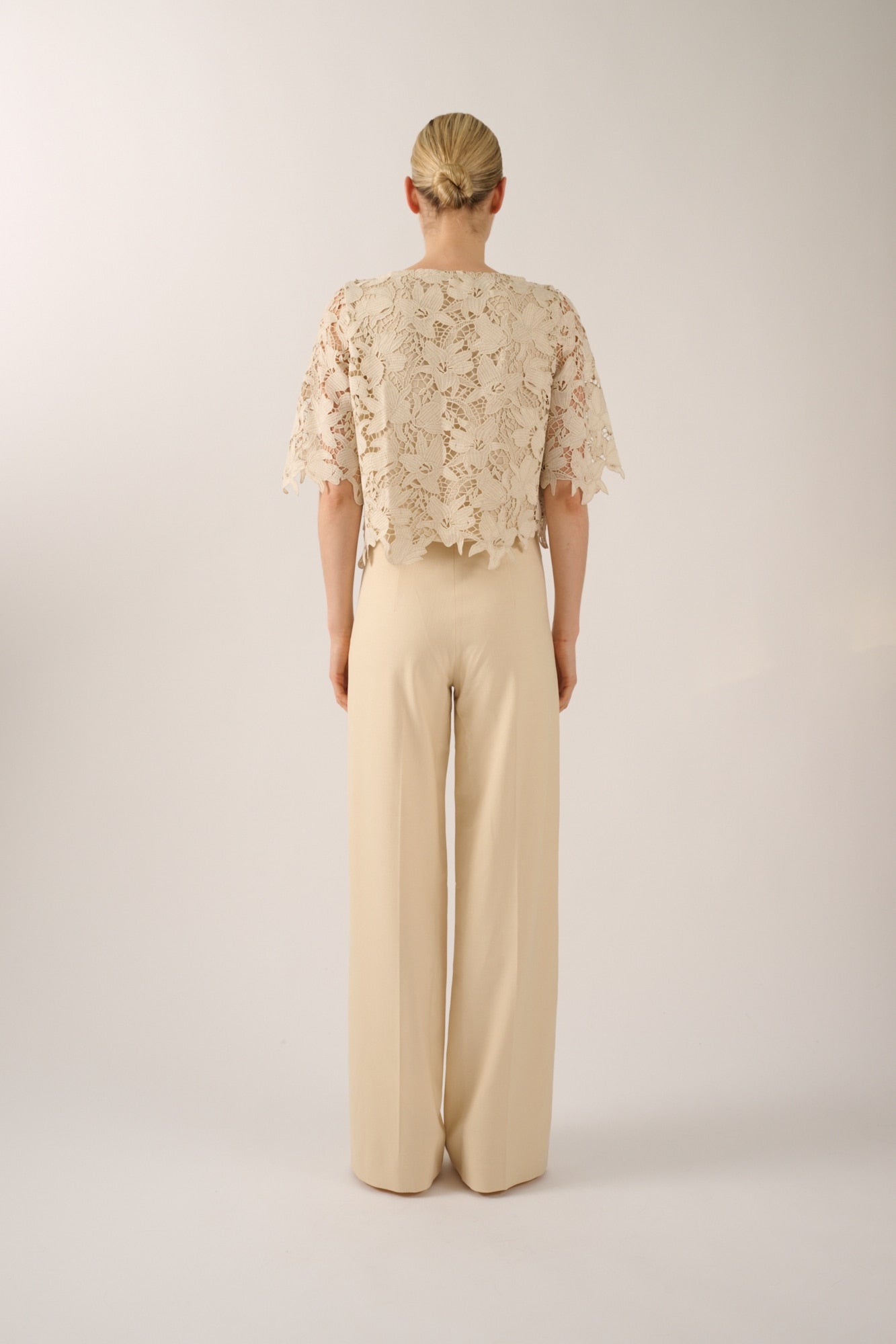 Top Oscar Babs top broderie dentelles ajourées