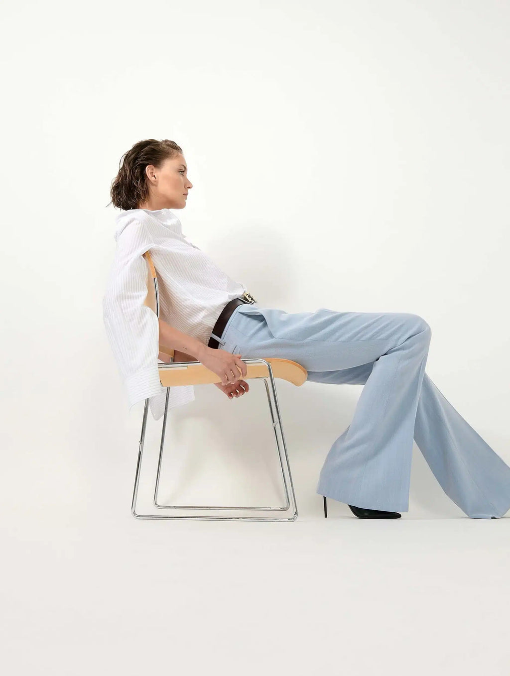 PANTALON BOOTLEG EN CHEVRON CRÊPE BLEU CIEL