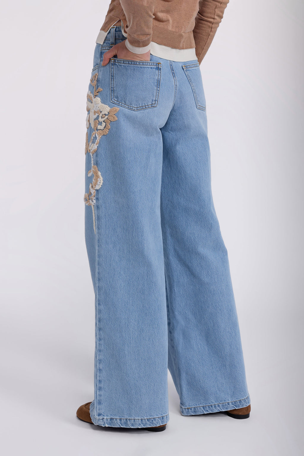 FLARE JEANS WITH FLORAL EMBROIDERY