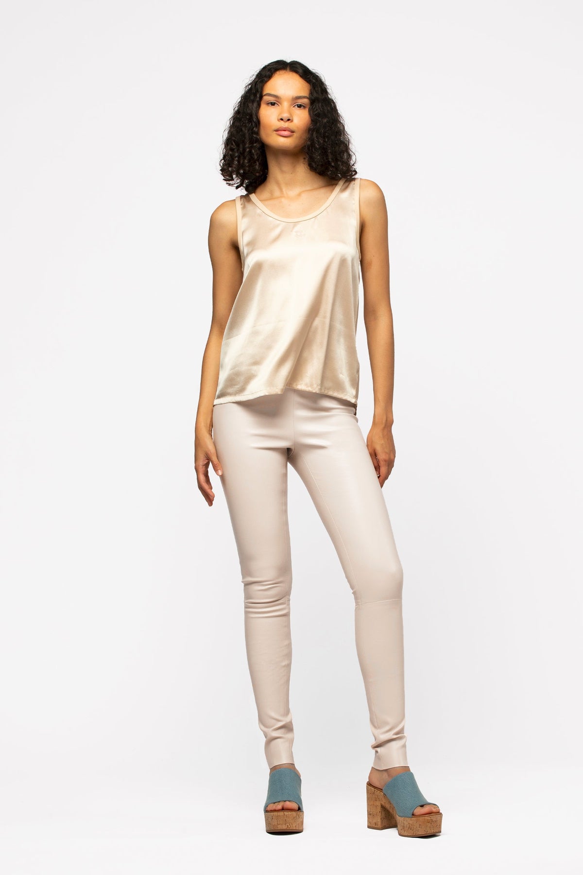 PERLEGGING en cuir coupe ajusté sable