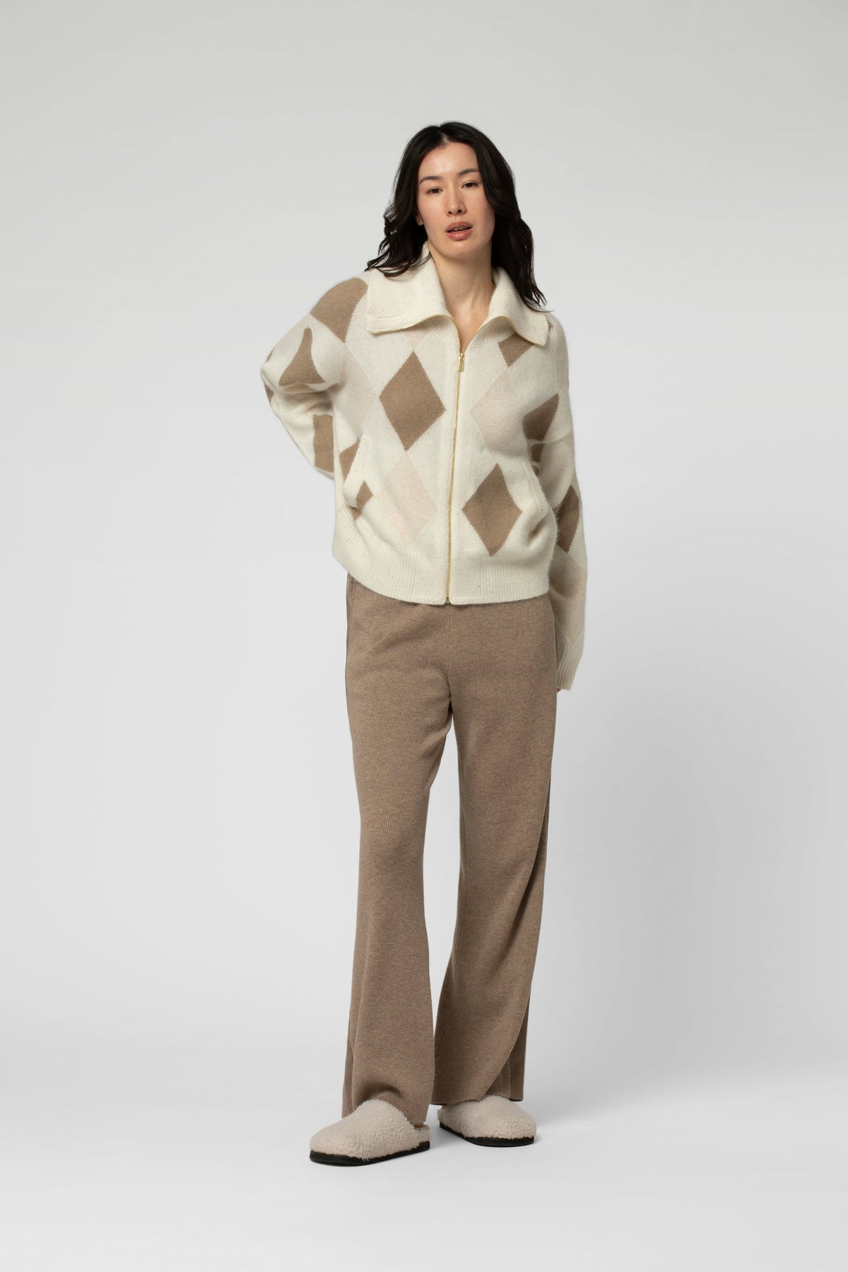 GiletGilet  GIVRE en maille à motifs losanges beiges et moka col montant , fermeture zippée