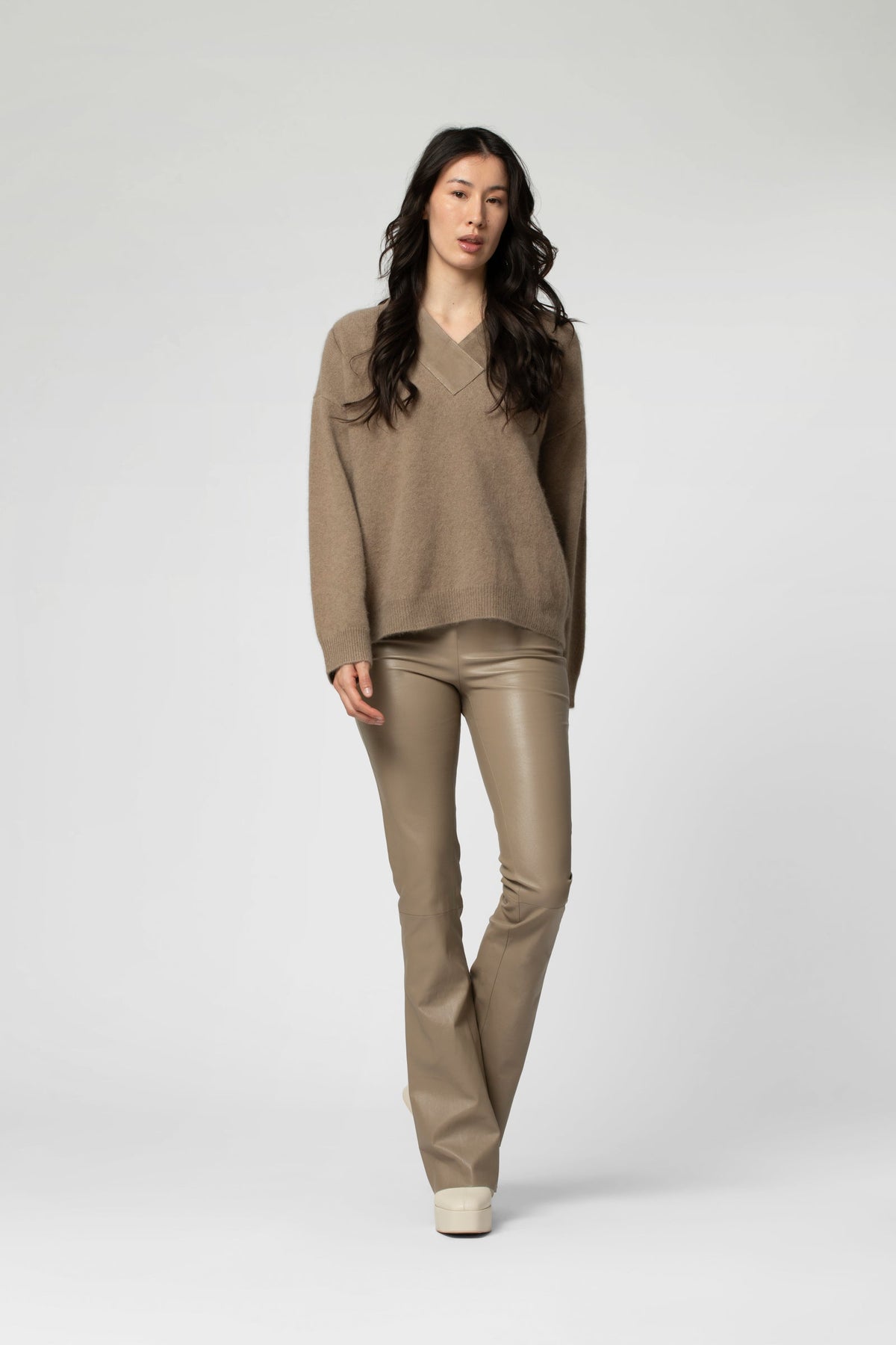 Pull PRALINE manches longues encolure V bi-matière couleur Moka