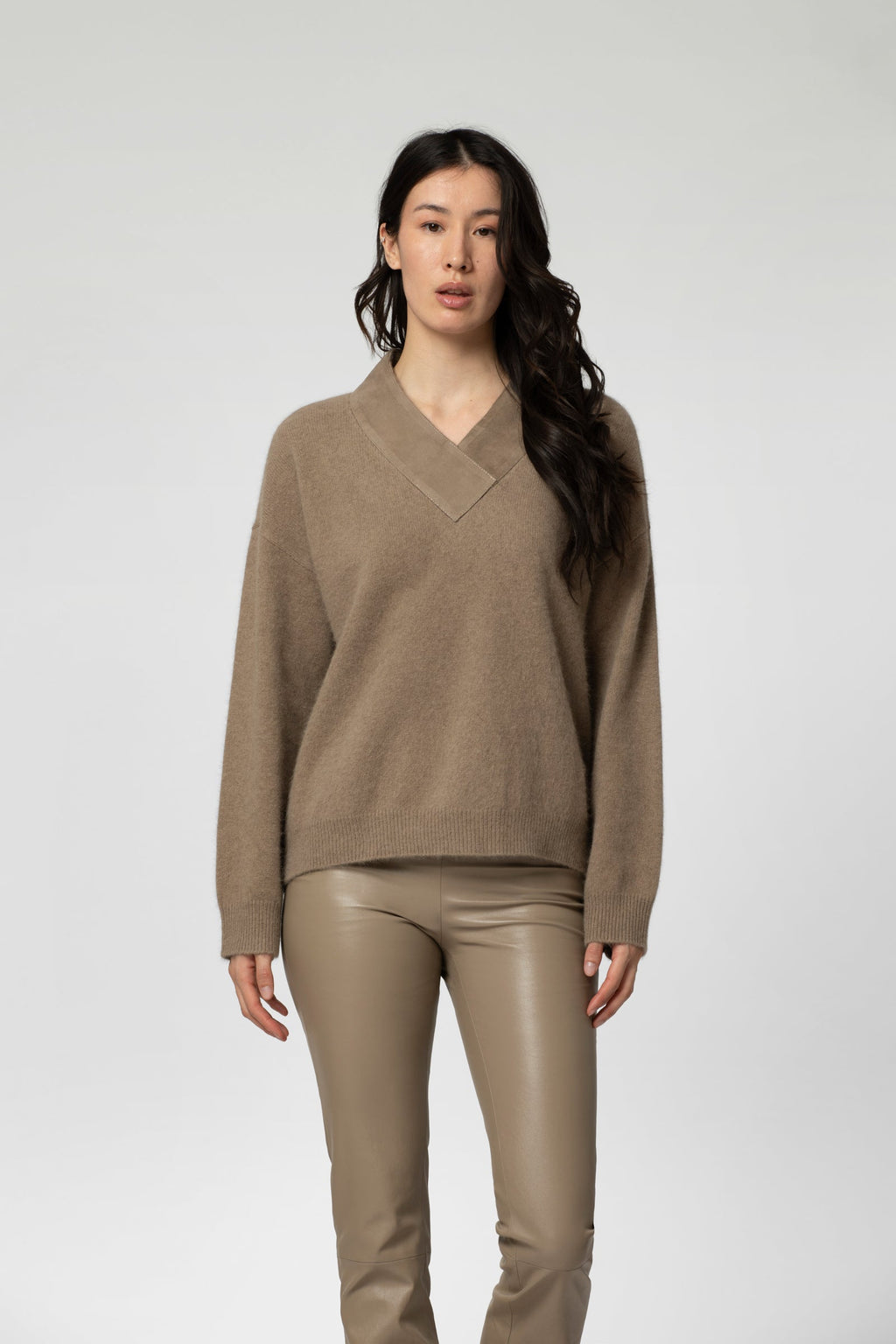 Pull PRALINE manches longues encolure V bi-matière couleur Moka