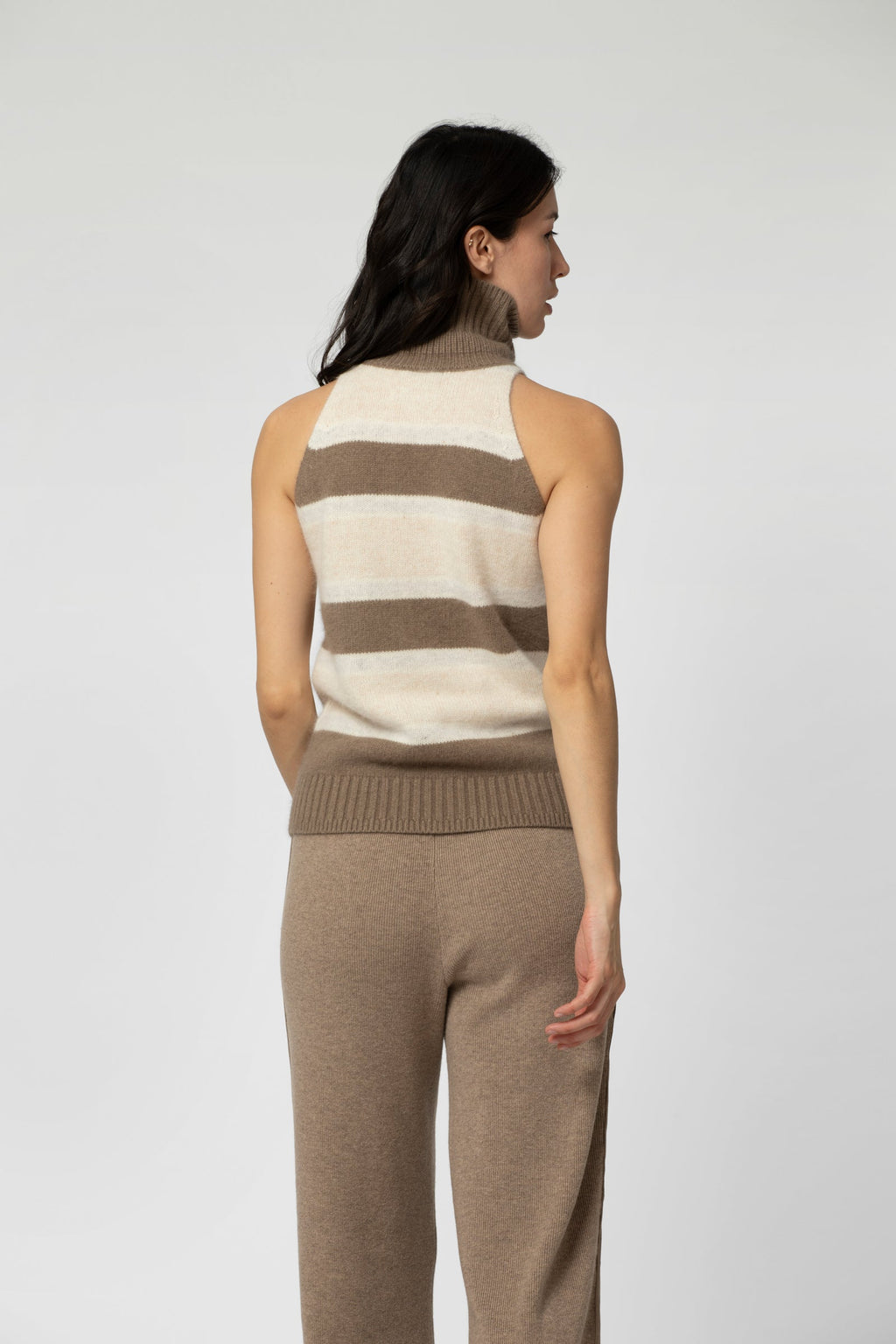 TIFF sleeveless high-neck knit sweater with beige and mocha stripes