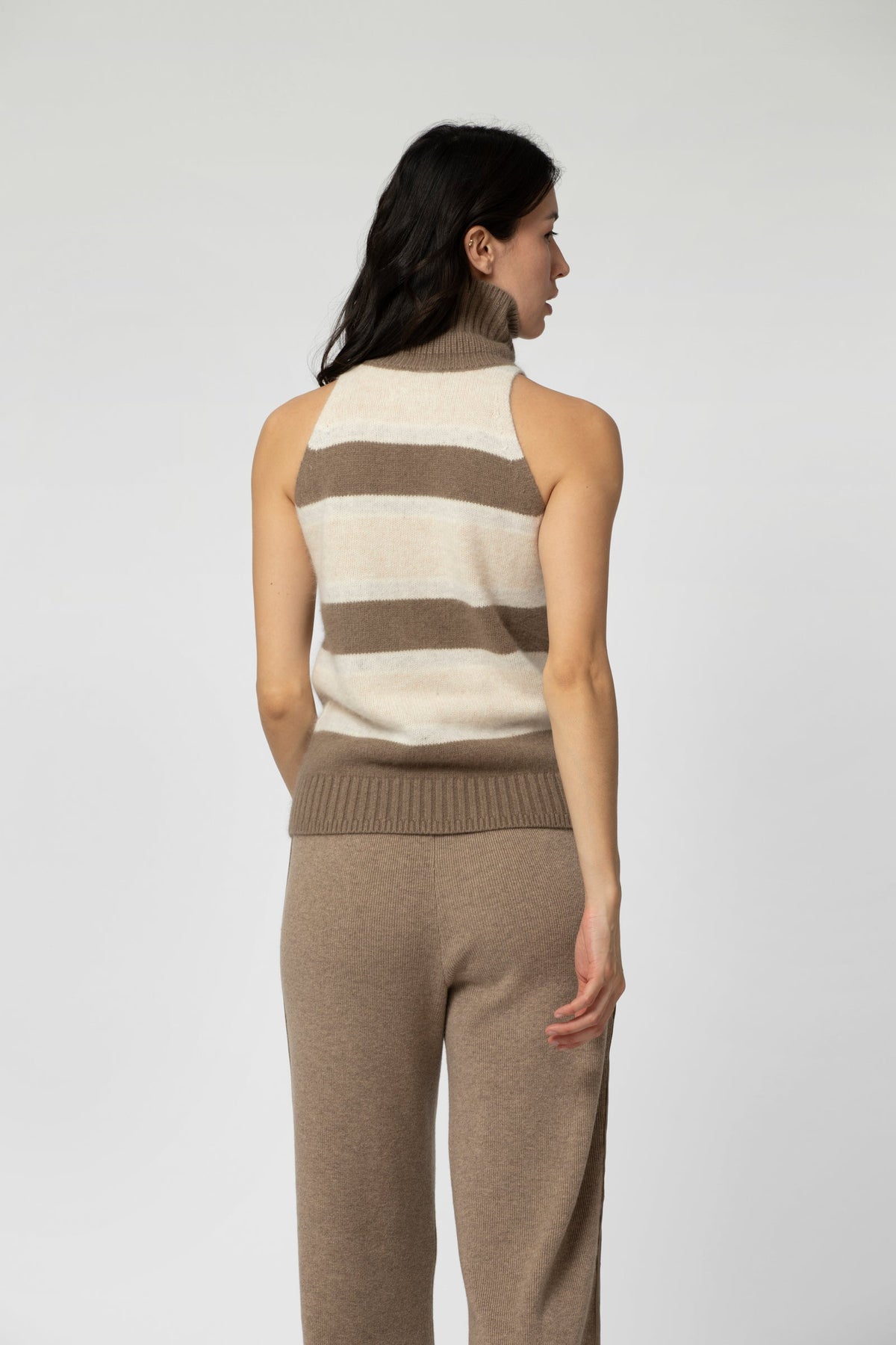 TIFF sleeveless high-neck knit sweater with beige and mocha stripes