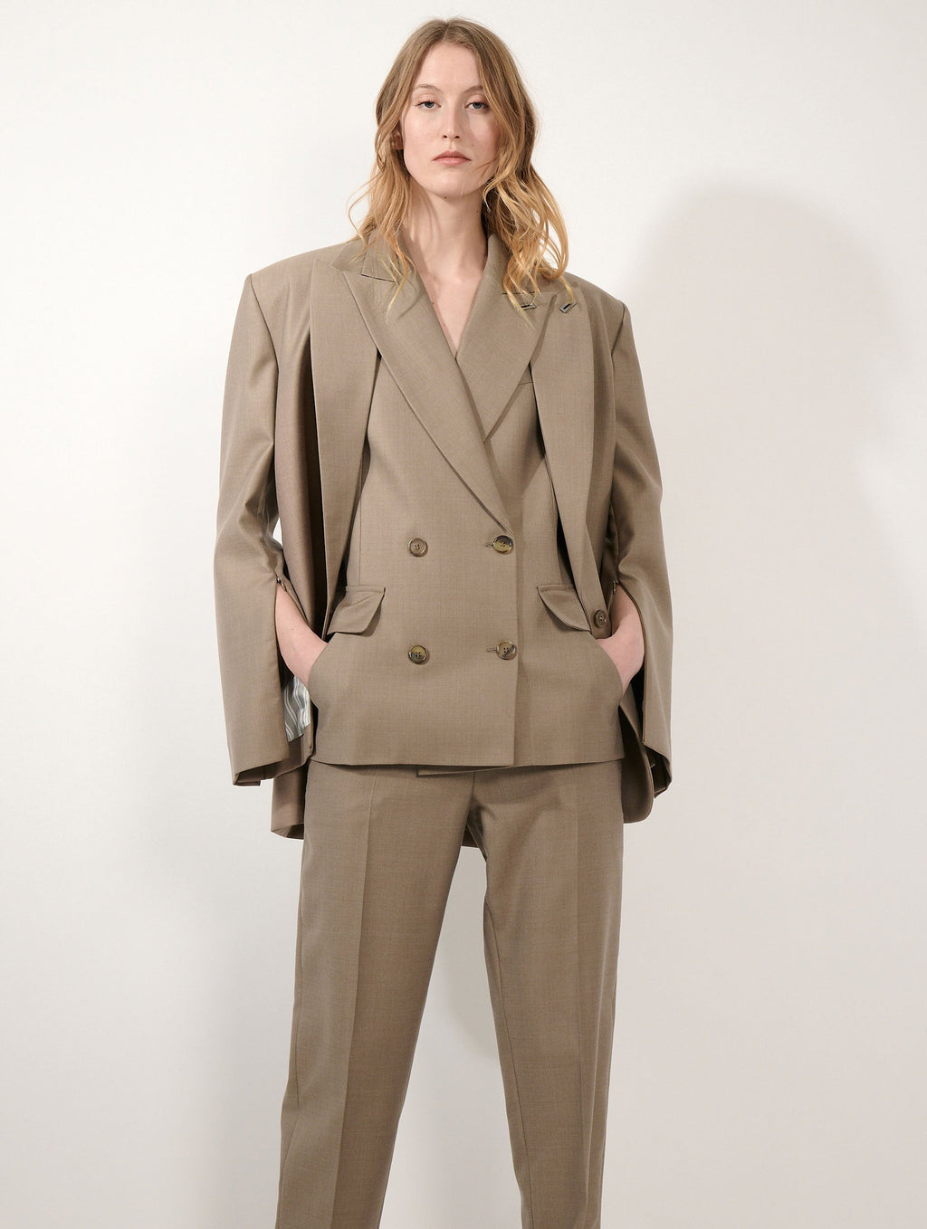 Veste droite en sergé de laine et soie greige