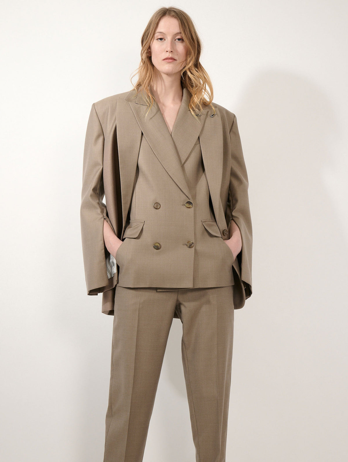Veste droite en sergé de laine et soie greige