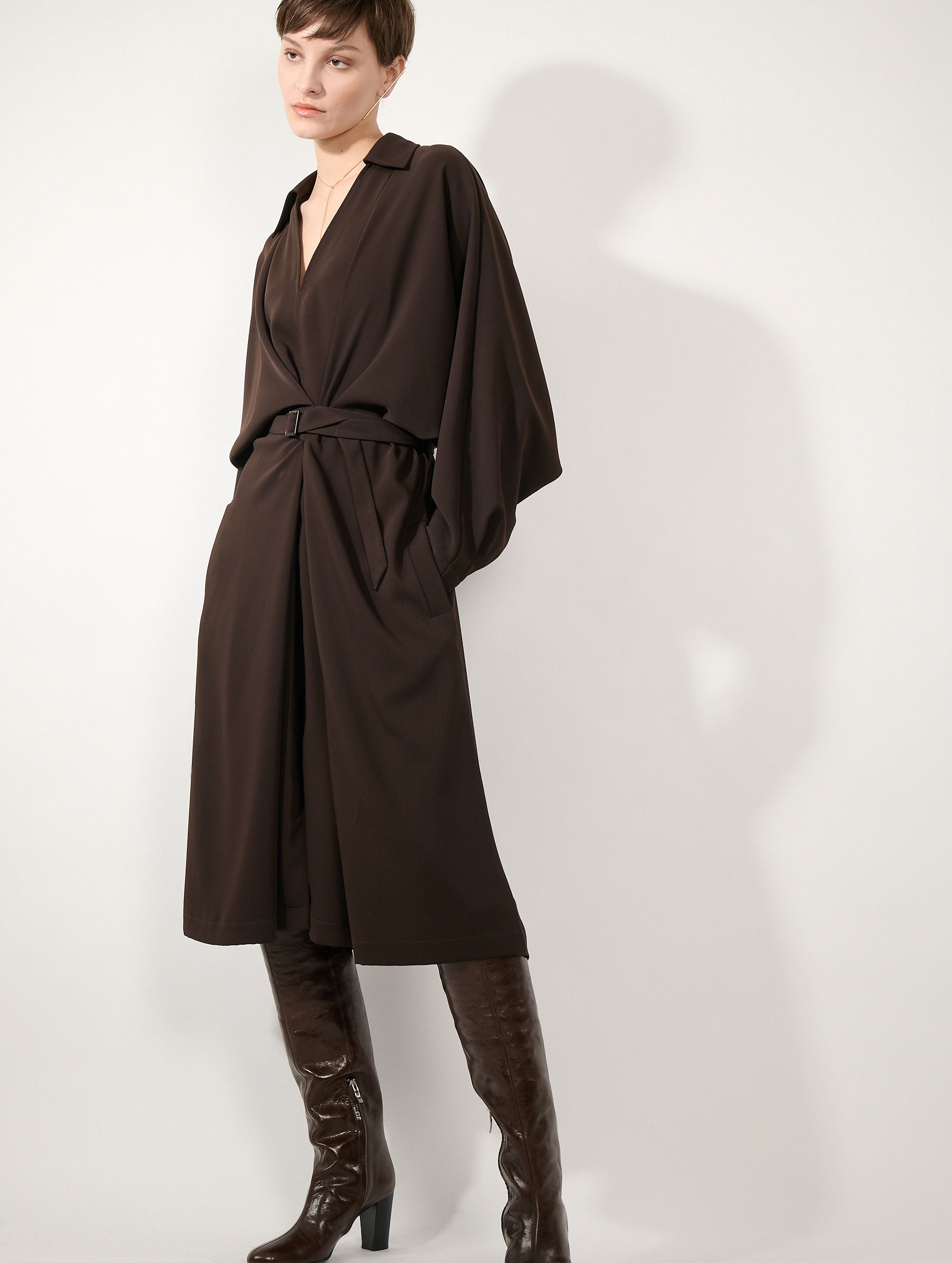 Robe ceinturée en crepe fluide moka