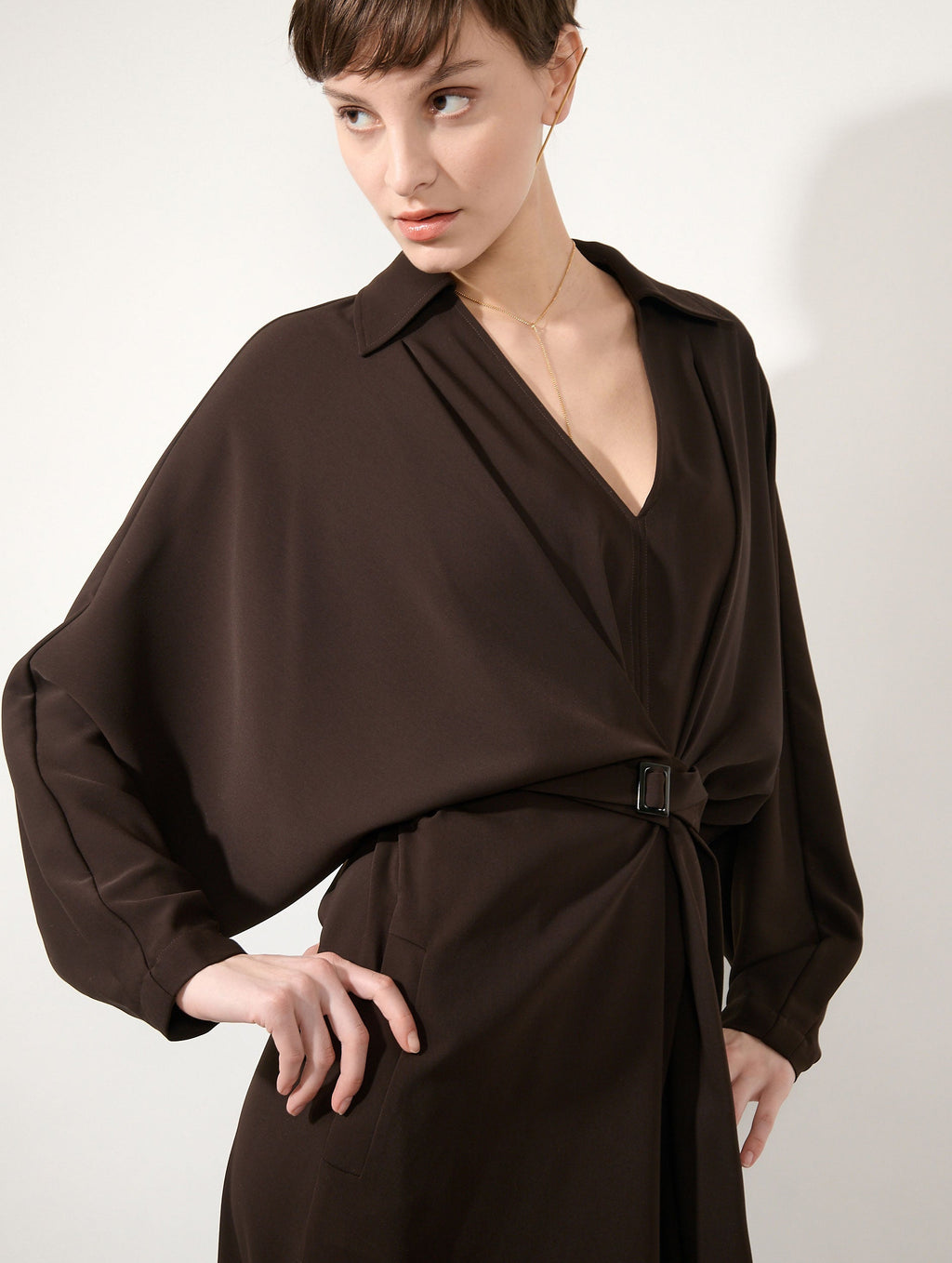Robe ceinturée en crepe fluide moka