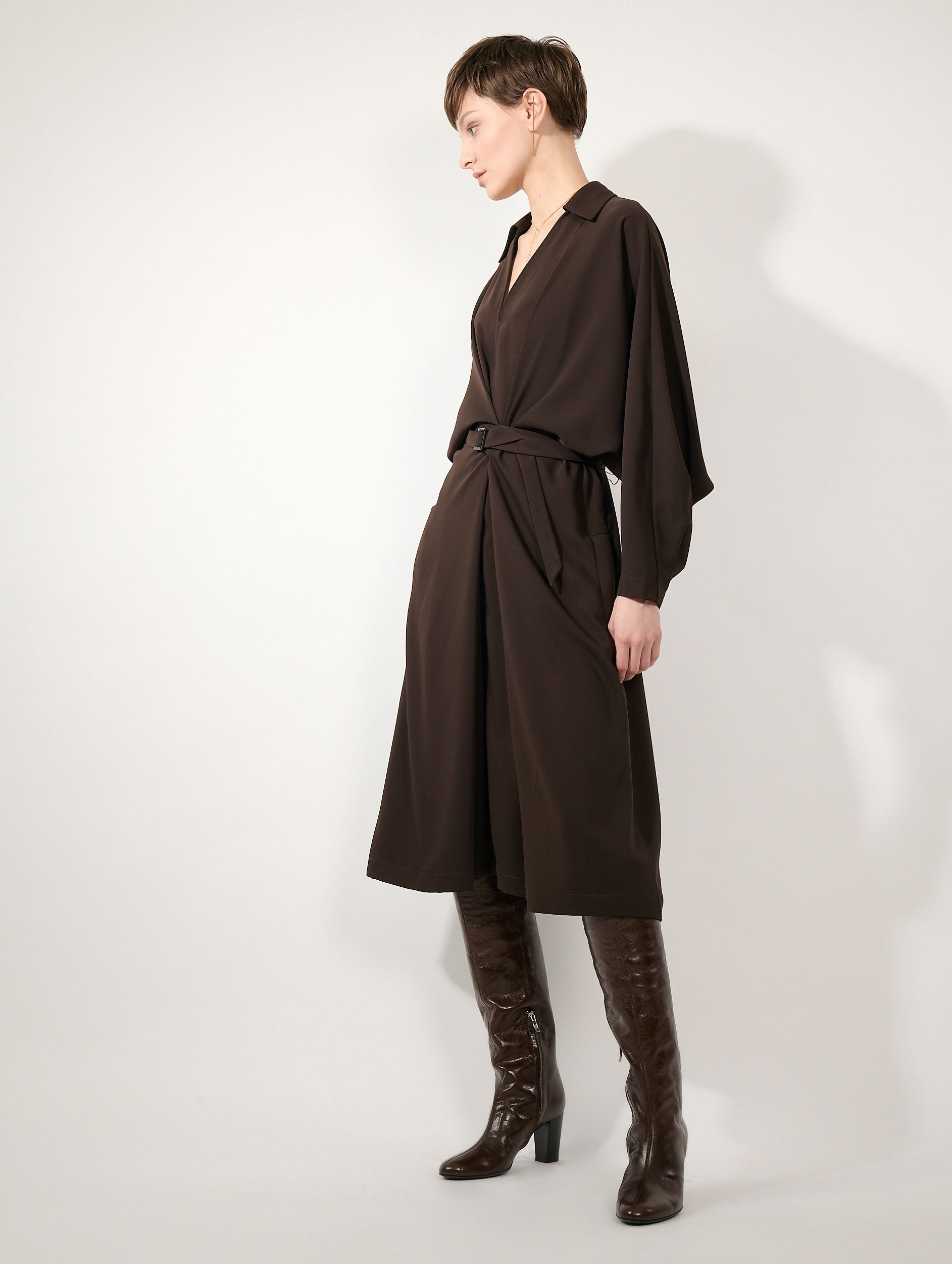 Robe ceinturée en crepe fluide moka