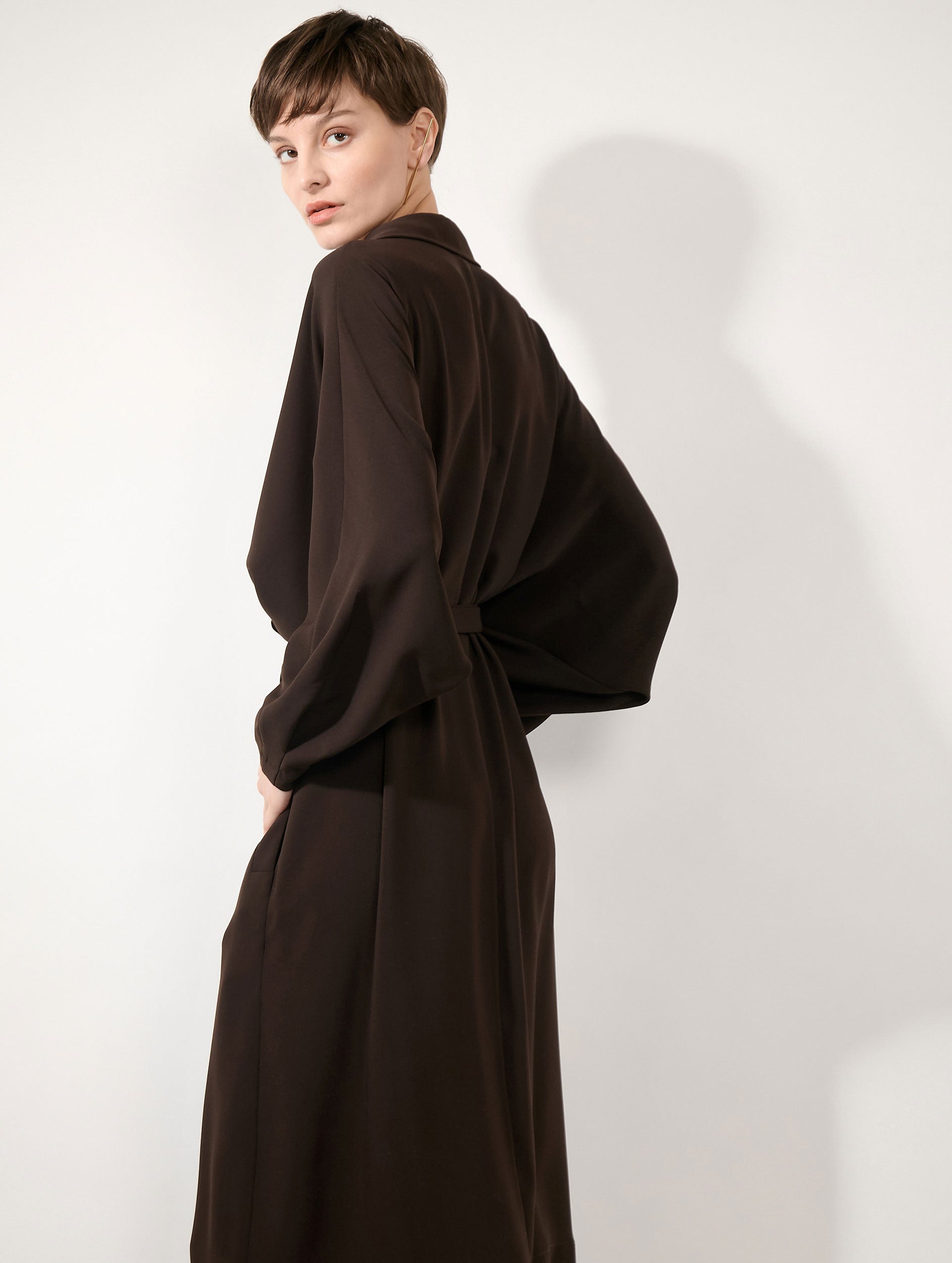 Robe ceinturée en crepe fluide moka