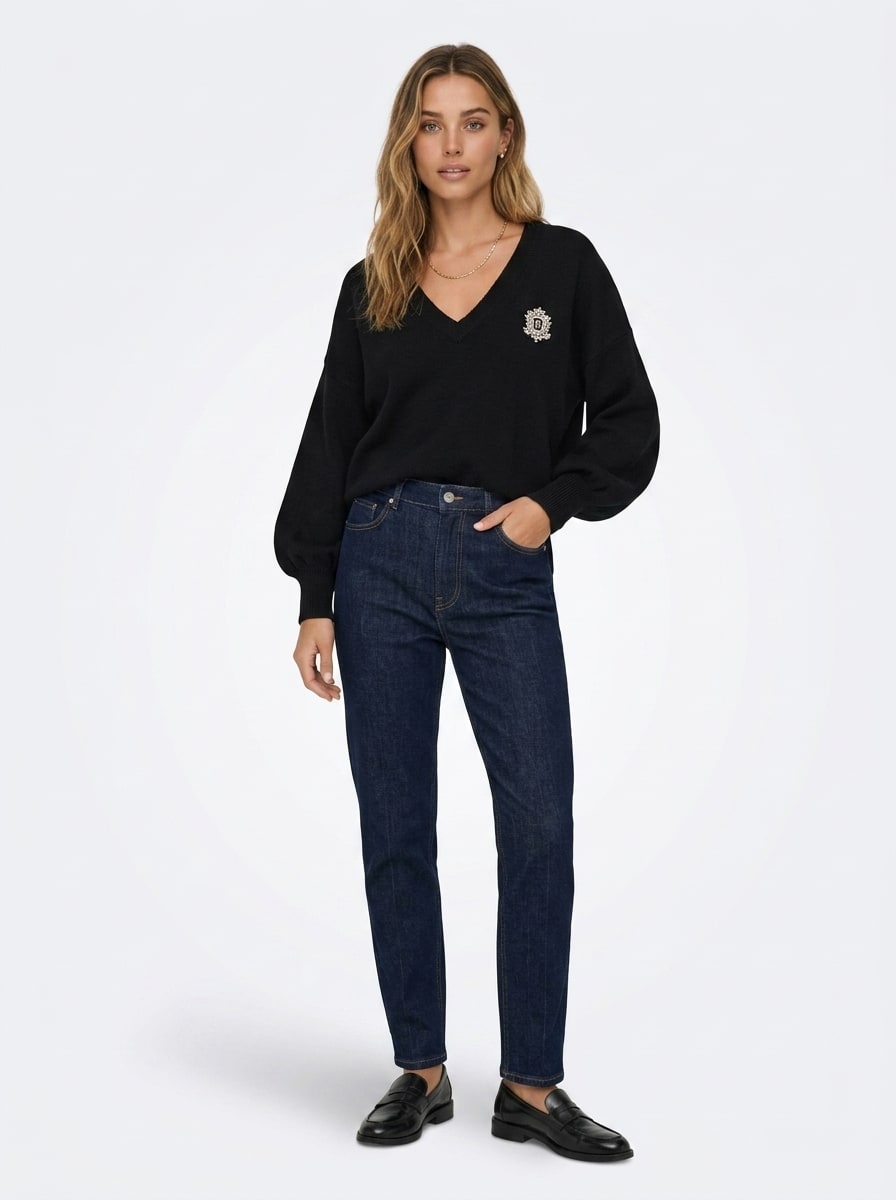 Pull Perle noir avec bijoux au niveau de la poche